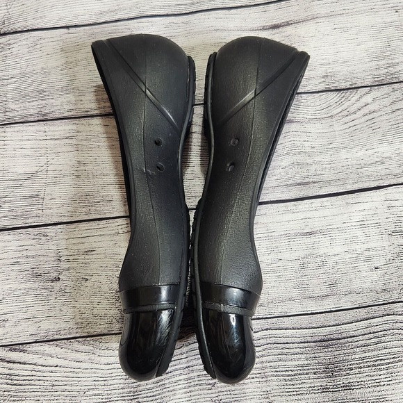 Crocs Womens Shoes Ballet Flats Size 7 Solid Black Cap Toe Shiny - Picture 9 of 12